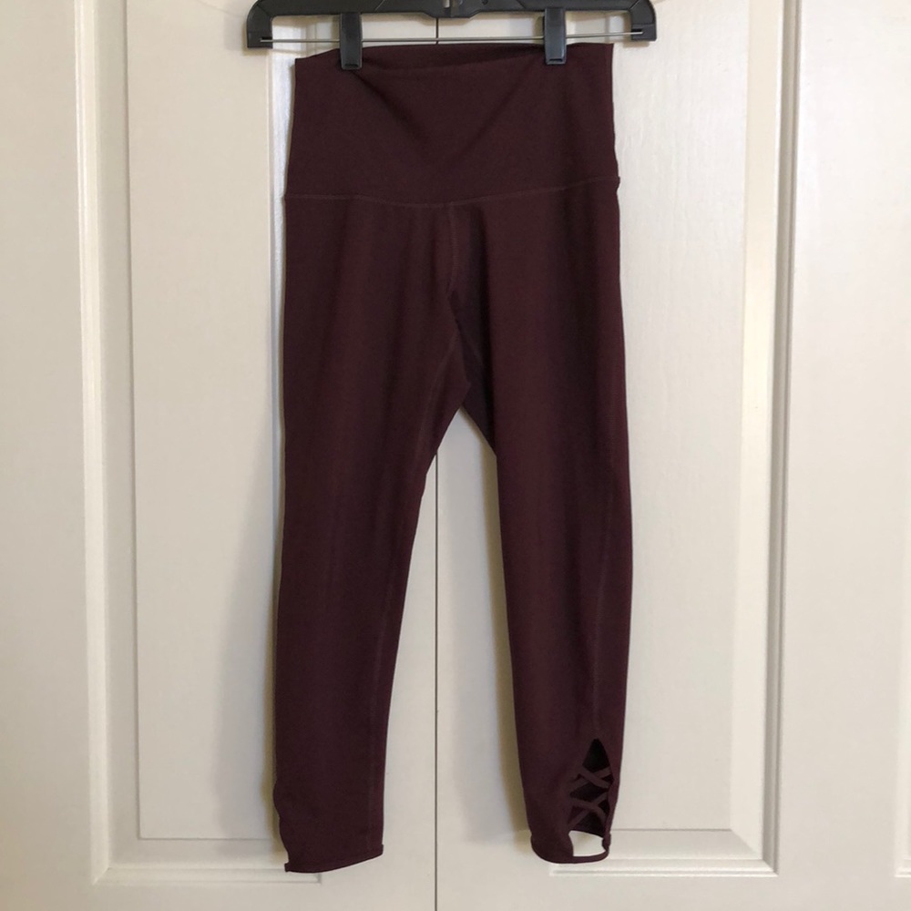 Aerie high waisted yoga pants with leg detail